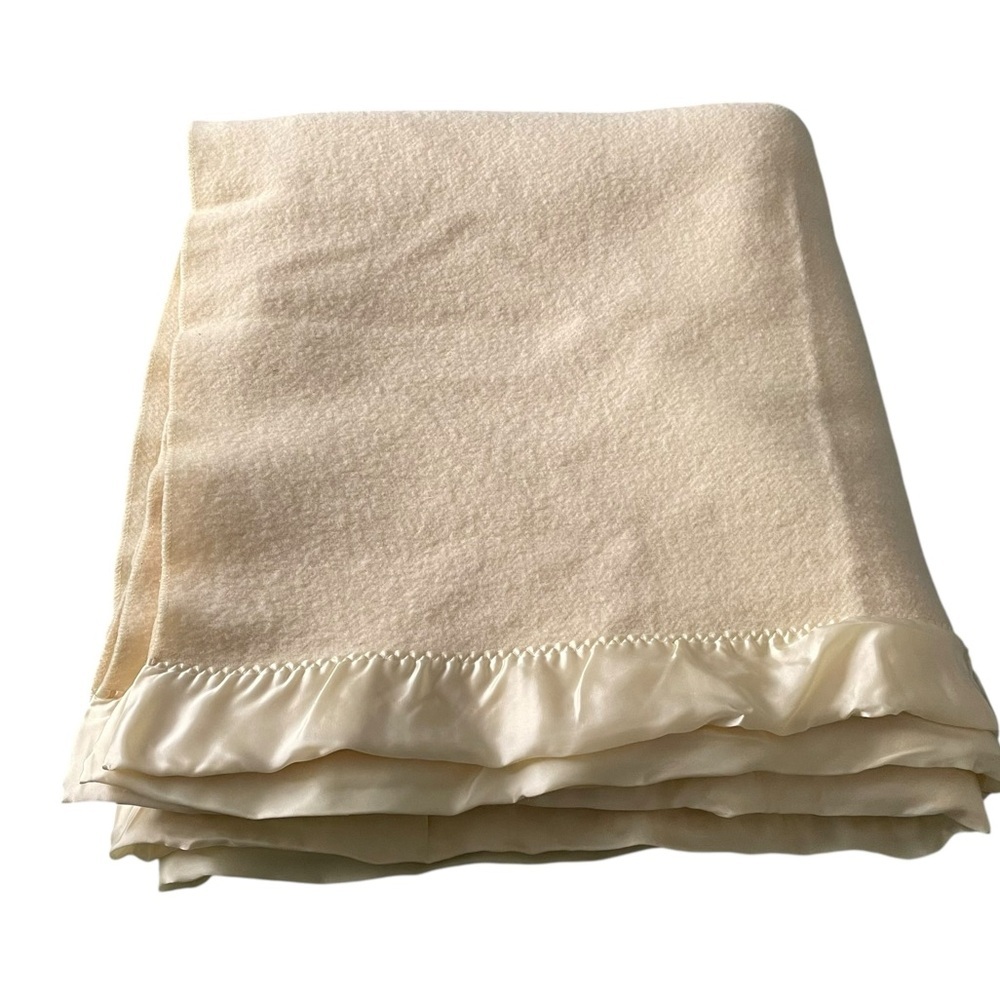 Vintage Wool Satin-Trimmed Blanket Cream Queen